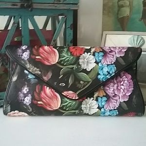 Flower clutch
